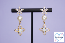 Load image into Gallery viewer, Opulent Bloom Earrings