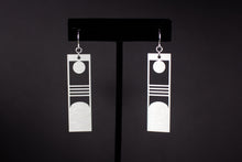 Load image into Gallery viewer, Hashira Earrings
