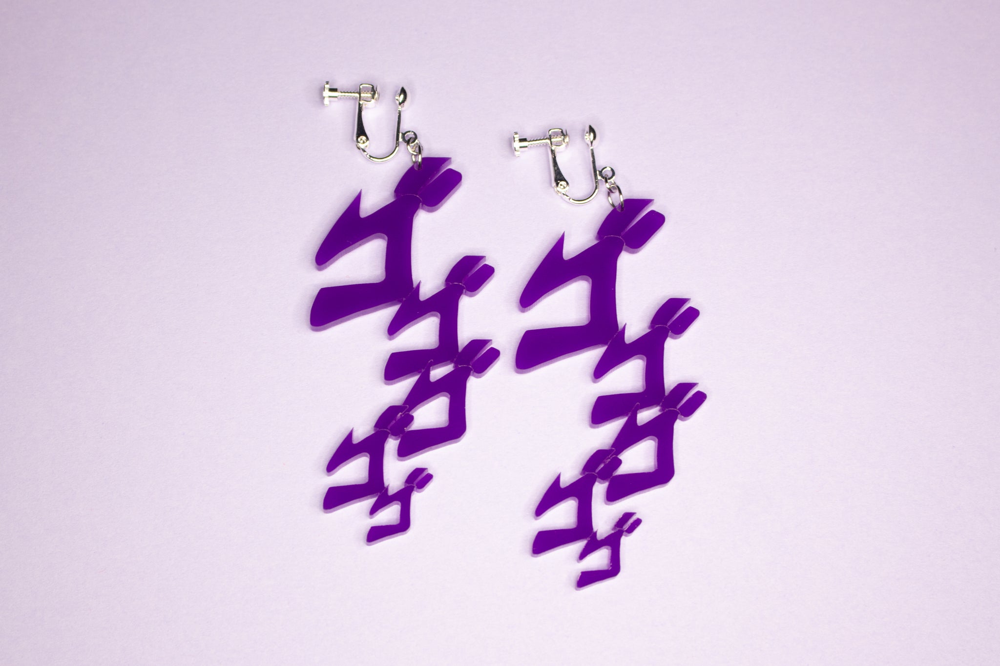 Menacing Earrings – iconografi